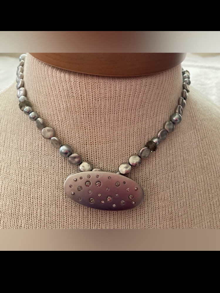 Chicos Silver And Gray Beaded Rhinestone Matte Necklace 25$